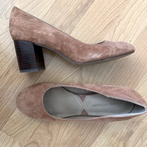Adorable suede heels! Never worn!